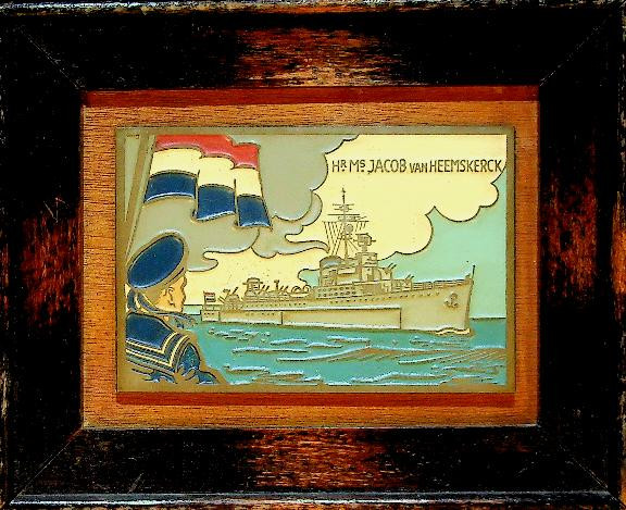 Metaal relief van de Hr.Ms. Jacob van Heemskerck (1940) in lijst