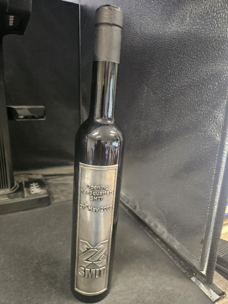 Bottle wine, with metal label Smit International